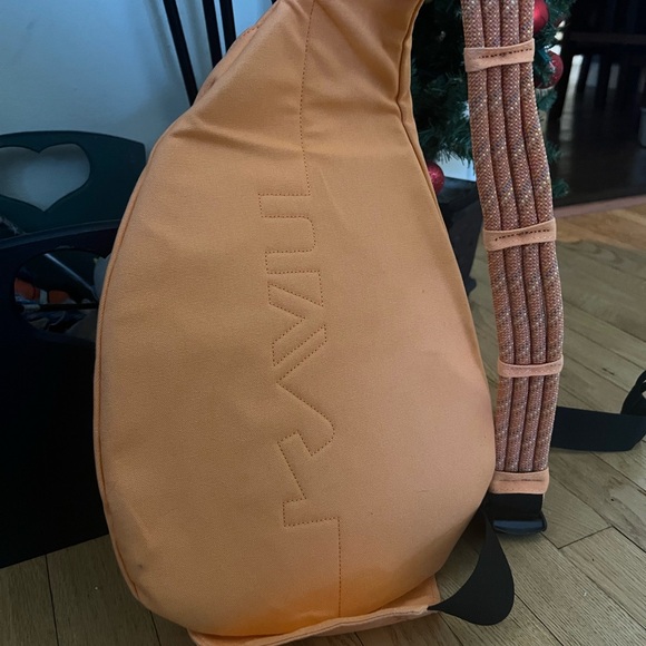 KAVU Original Rope Bag Sling Pack with Adjustable Rope Shoulder Strap - Picture 2 of 7